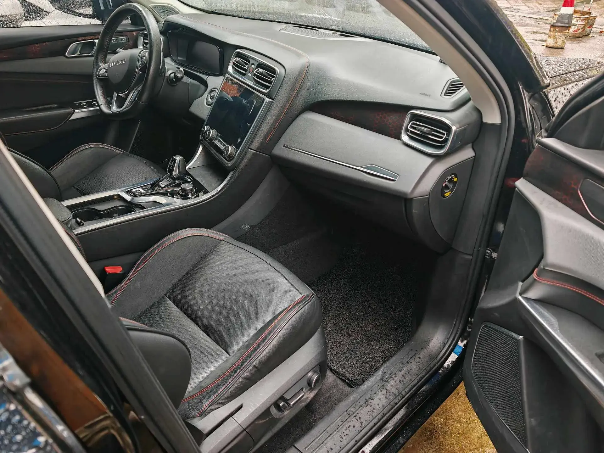 2017 LYNK&CO 01 thumbnail 4