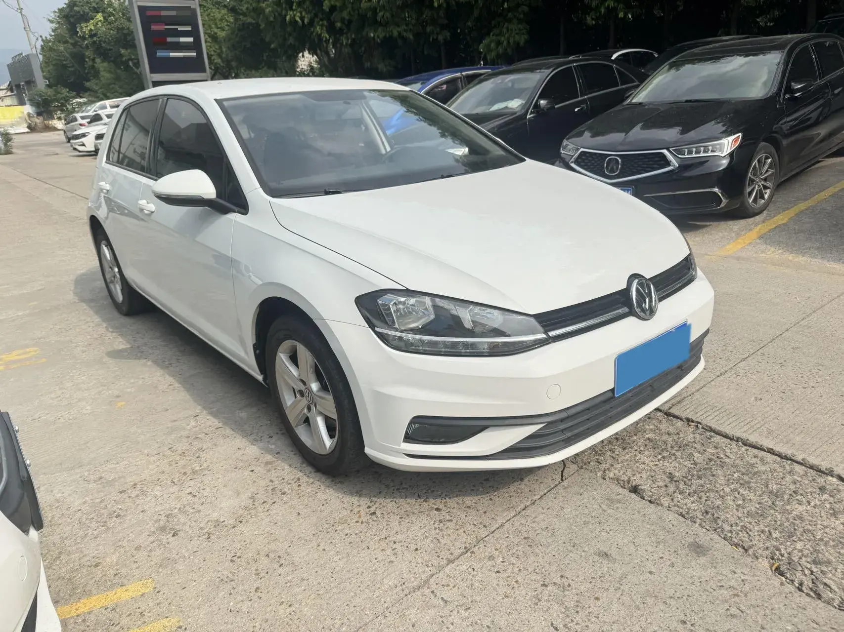 2019 VOLKSWAGEN GOLF thumbnail 3