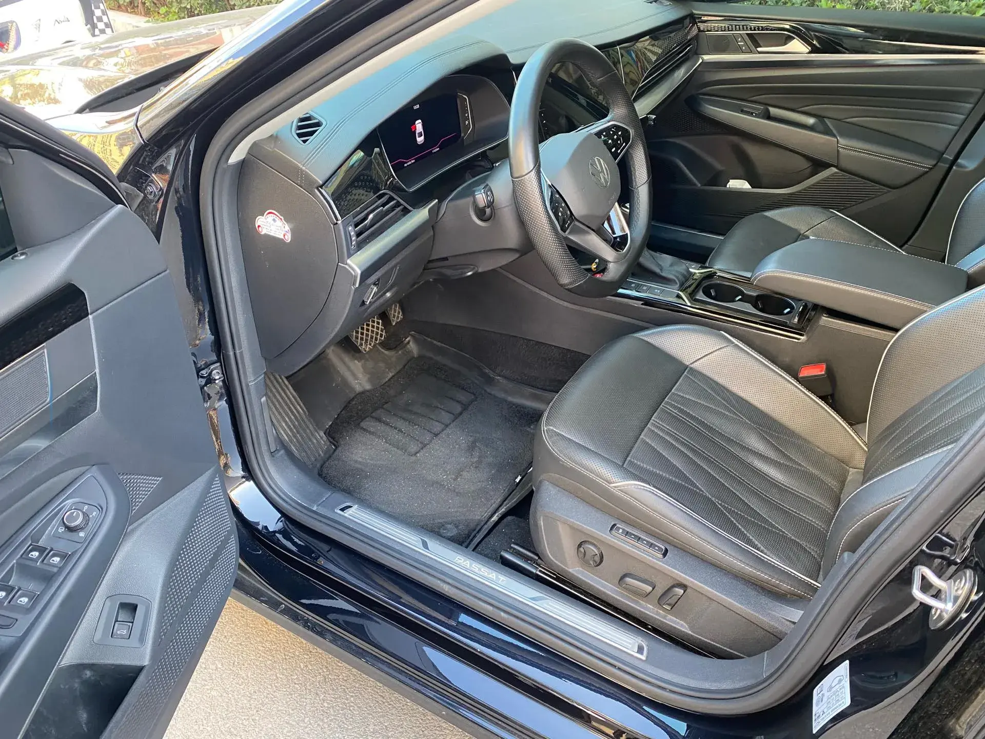 2022 VOLKSWAGEN PASSAT thumbnail 3