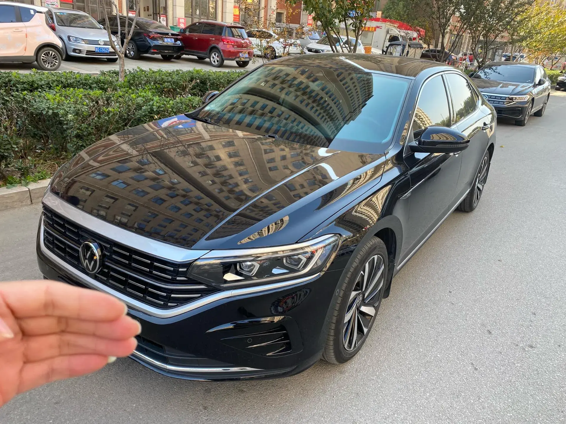 2022 VOLKSWAGEN PASSAT view 1