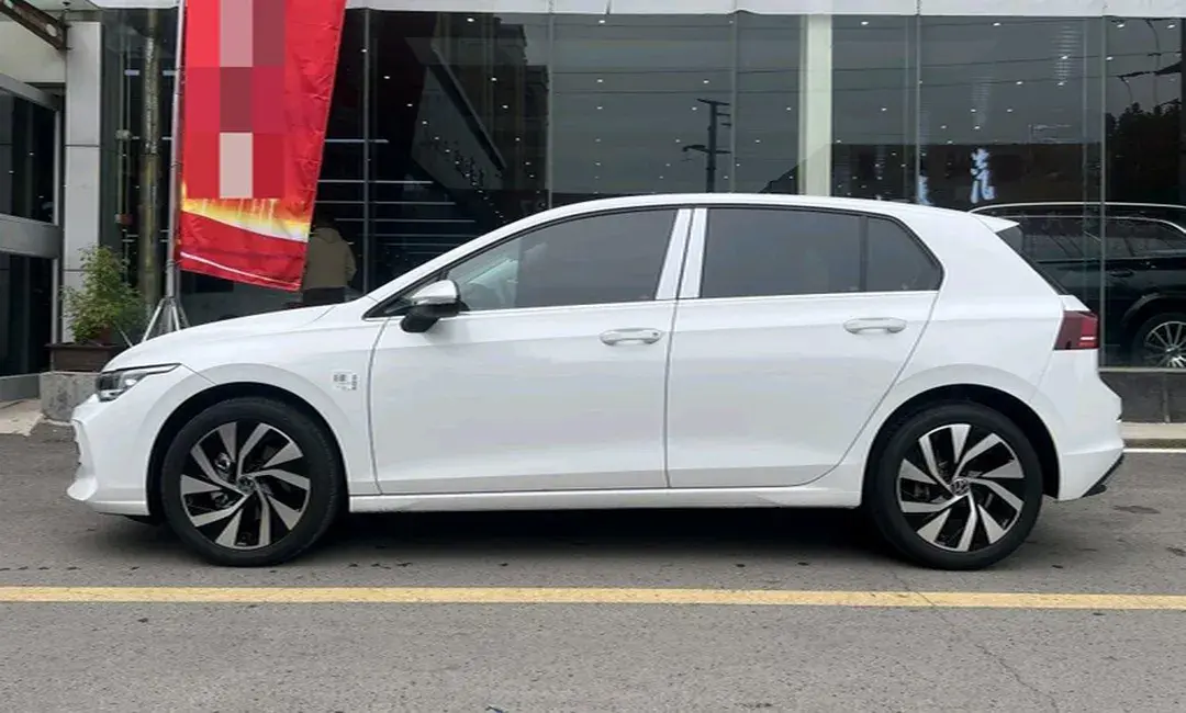 2025 VOLKSWAGEN GOLF thumbnail 4