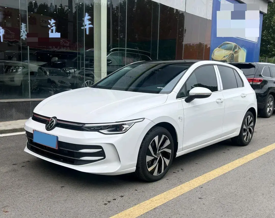 2025 VOLKSWAGEN GOLF view 1