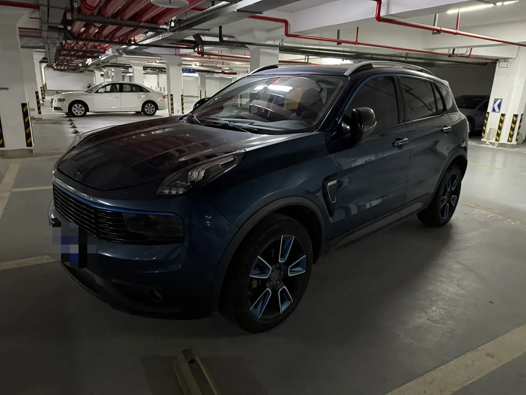 2019 LYNK&CO 01 view 1