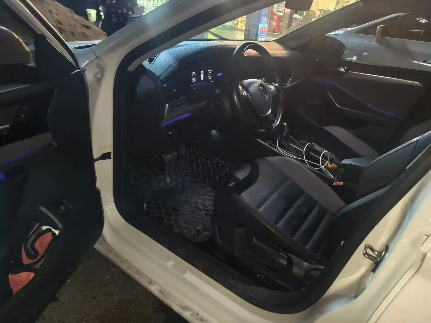 2022 VOLKSWAGEN SAGITAR thumbnail 3