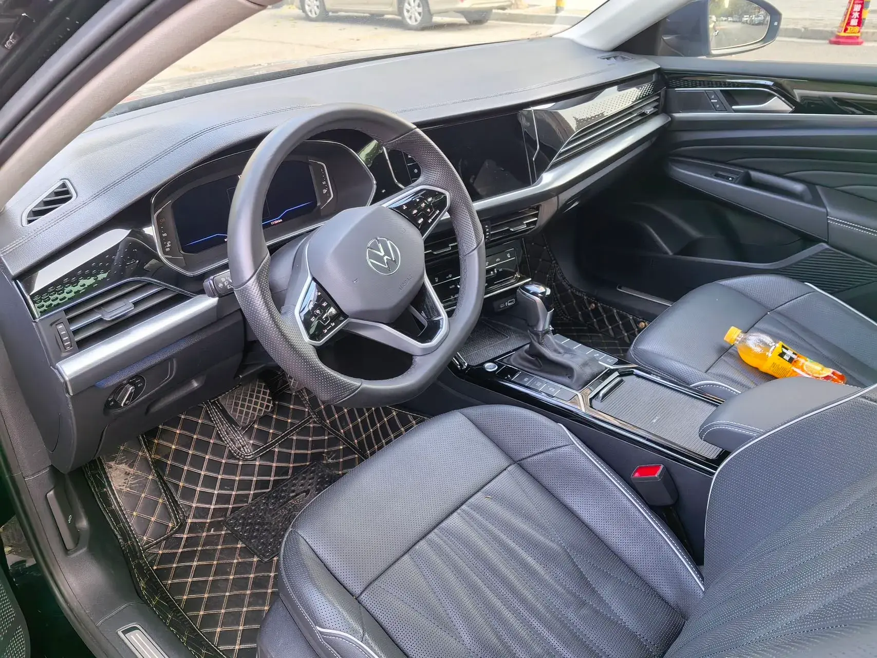 2023 VOLKSWAGEN PASSAT thumbnail 4