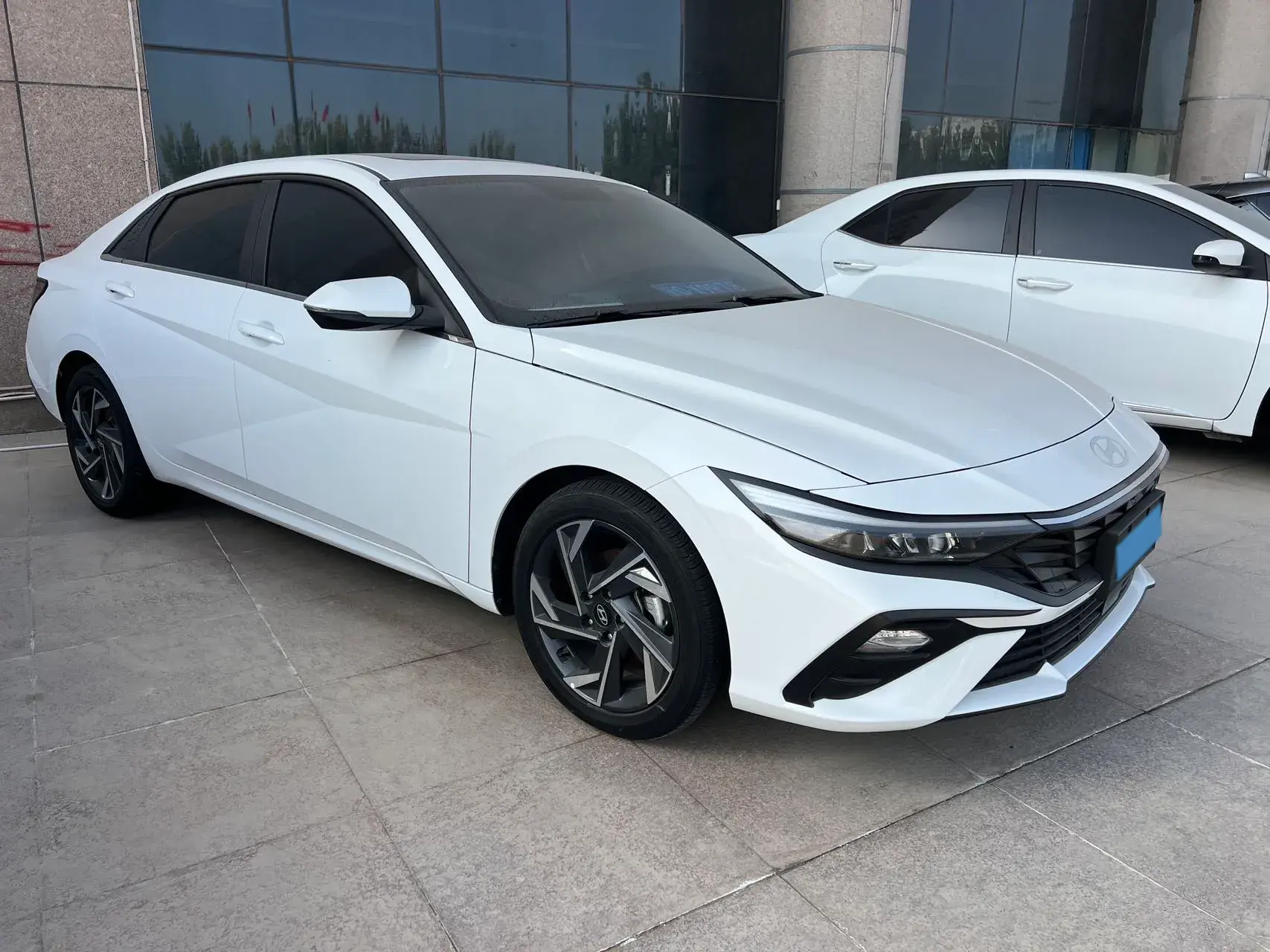 2023 HYUNDAI ELANTRA thumbnail 3