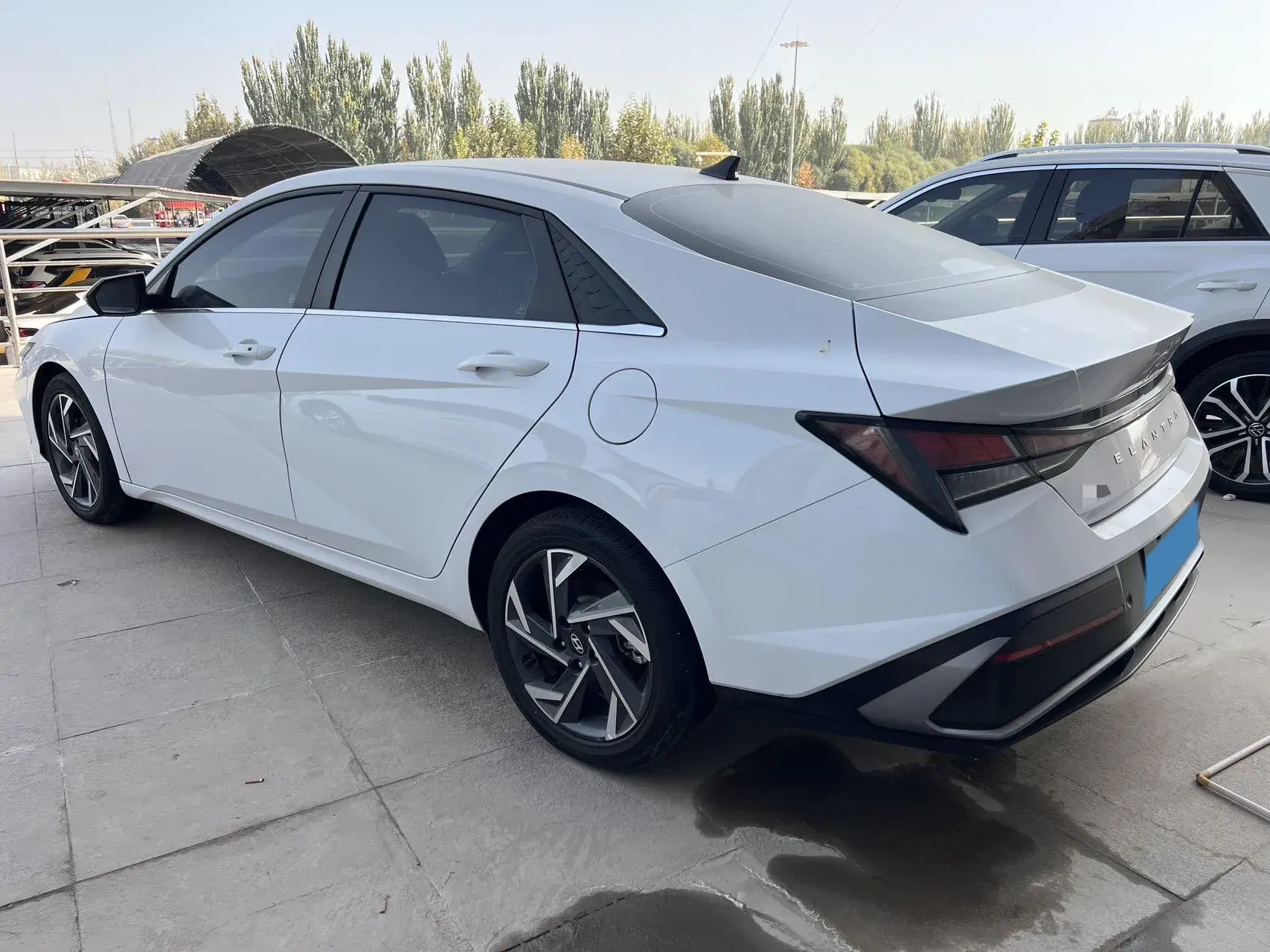 2023 HYUNDAI ELANTRA thumbnail 4