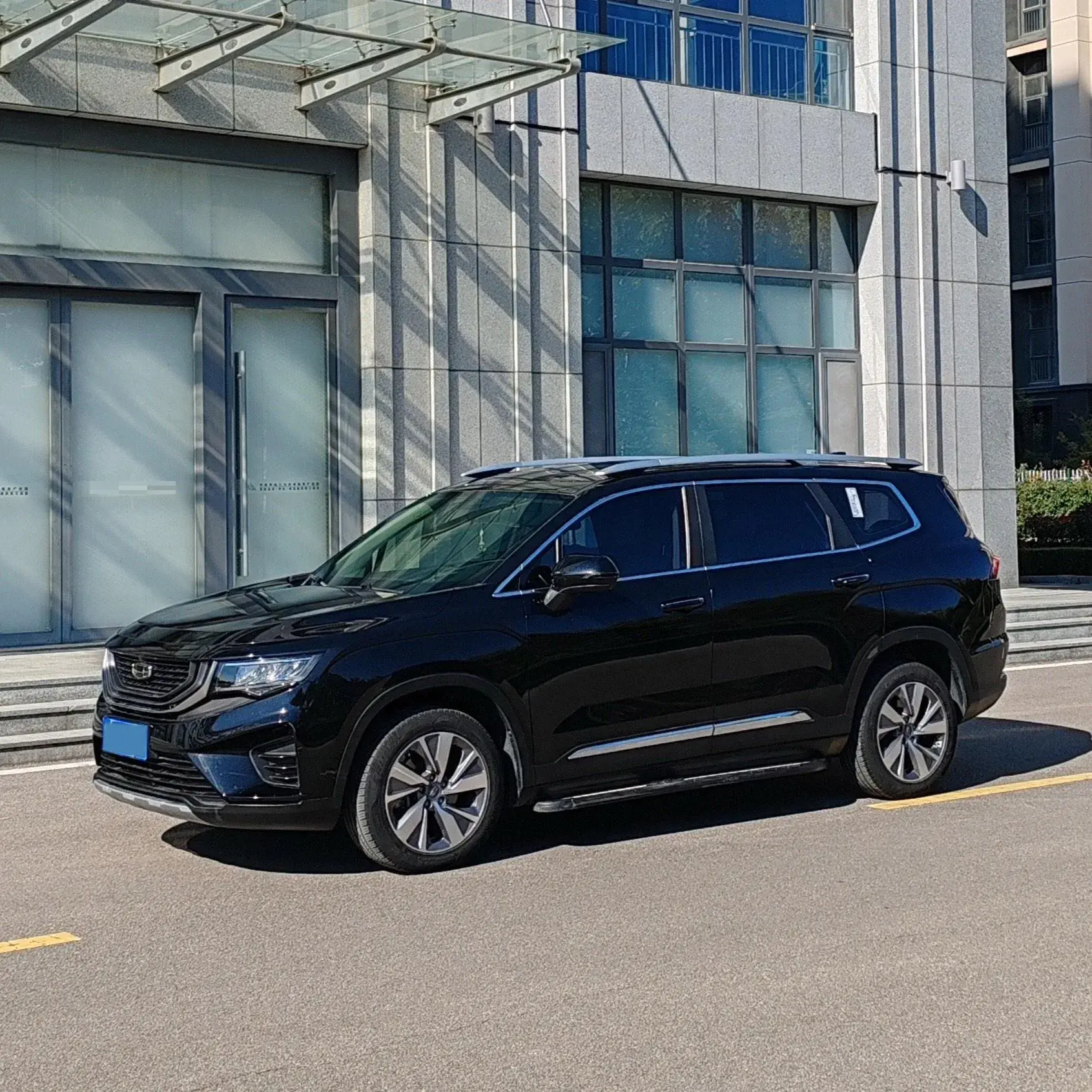 2020 GEELY OKAVANGO view 1