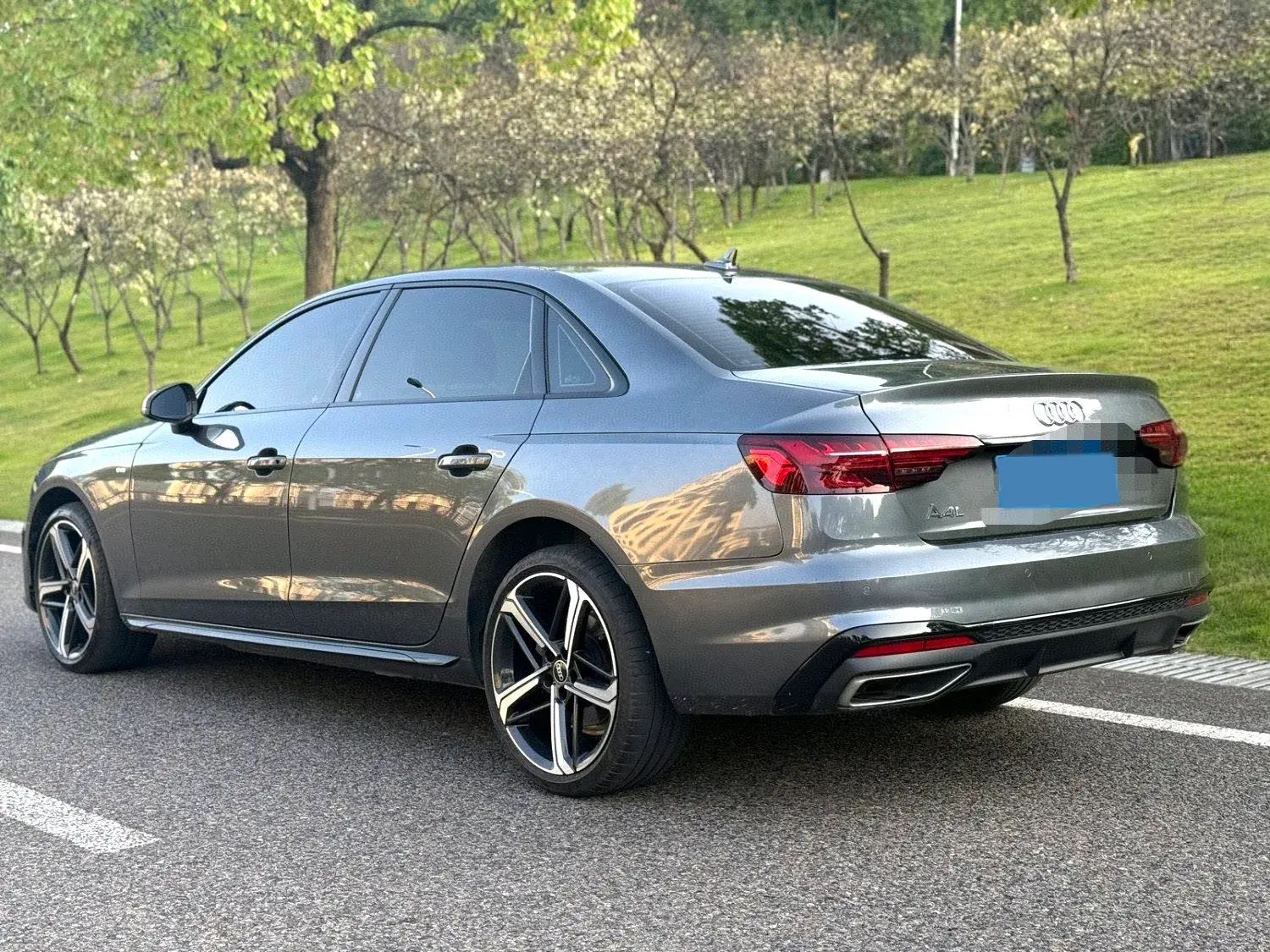 2024 AUDI A4L thumbnail 3