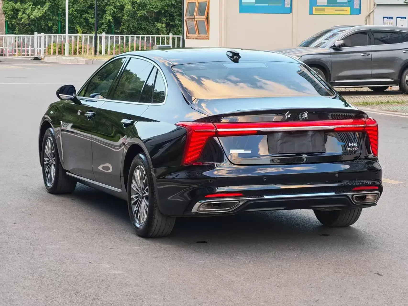 2025 HONGQI H5 thumbnail 4