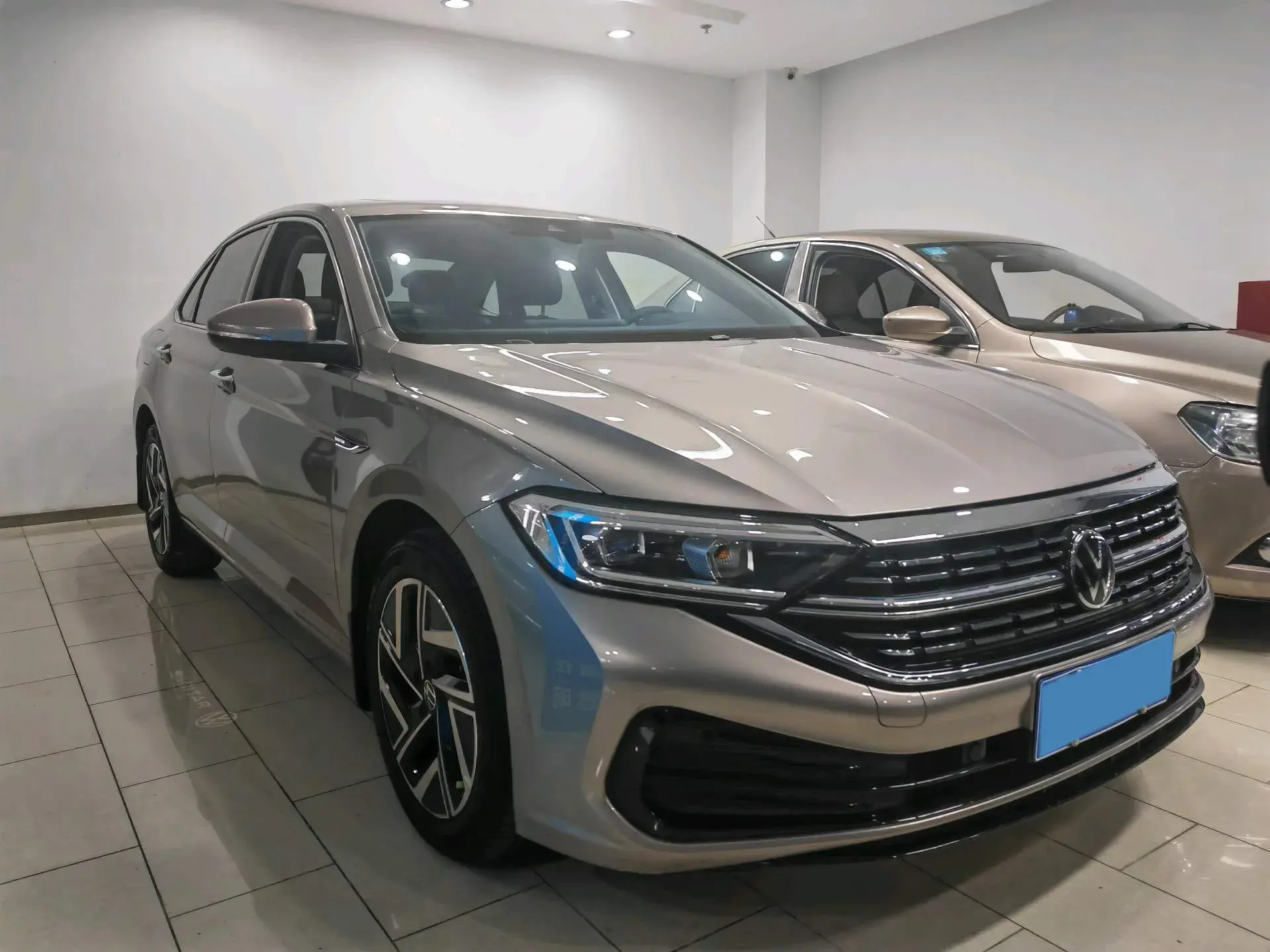 2023 VOLKSWAGEN SAGITAR thumbnail 3