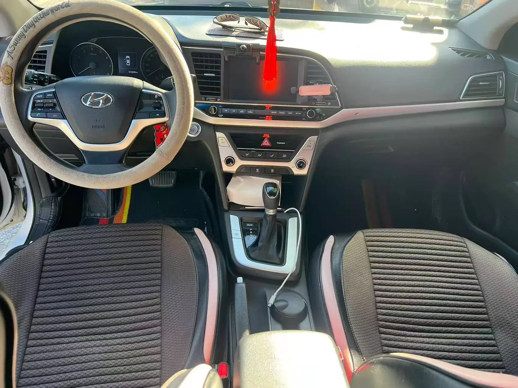 2016 HYUNDAI ELANTRA thumbnail 4