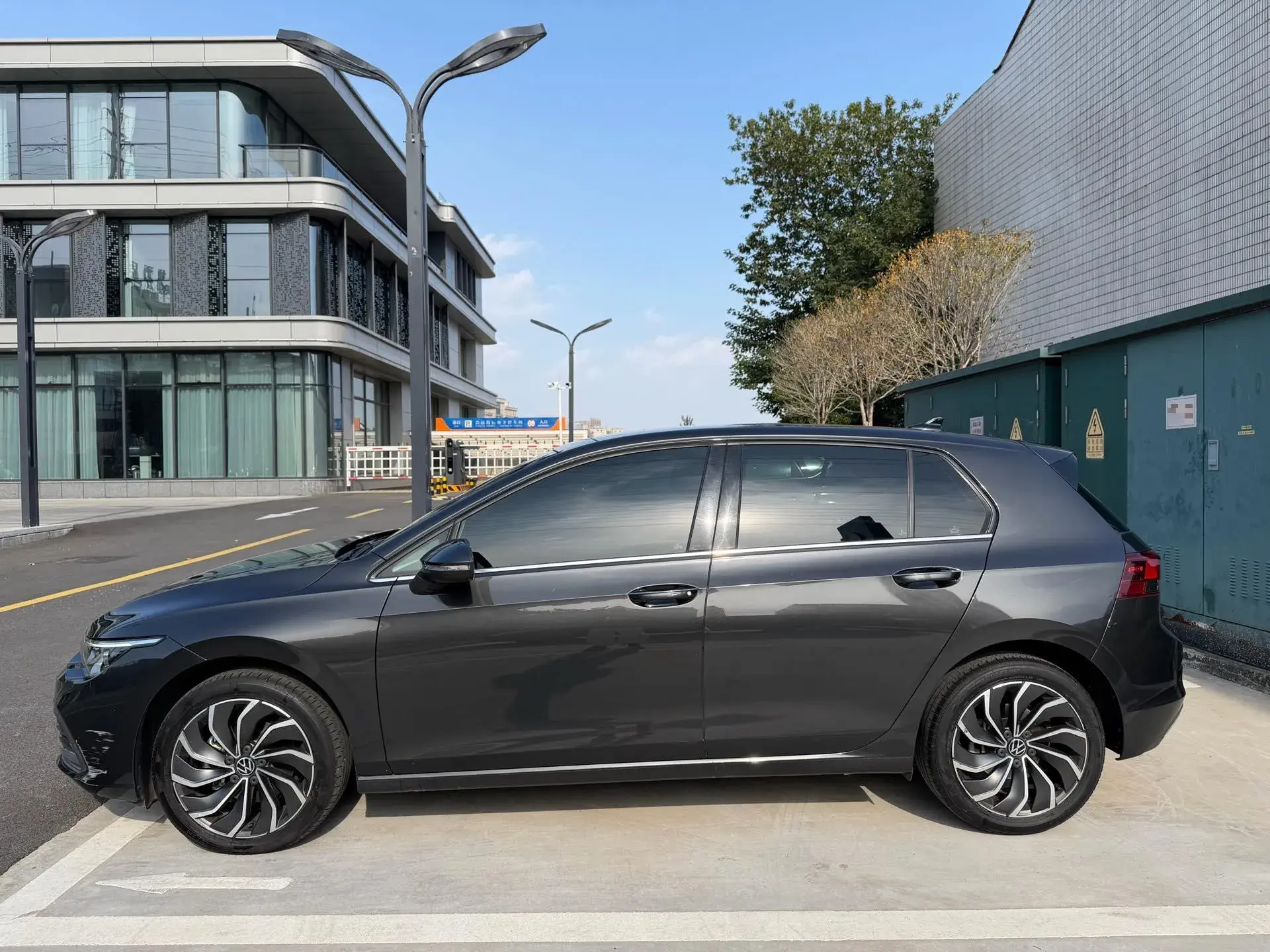 2021 VOLKSWAGEN GOLF thumbnail 4