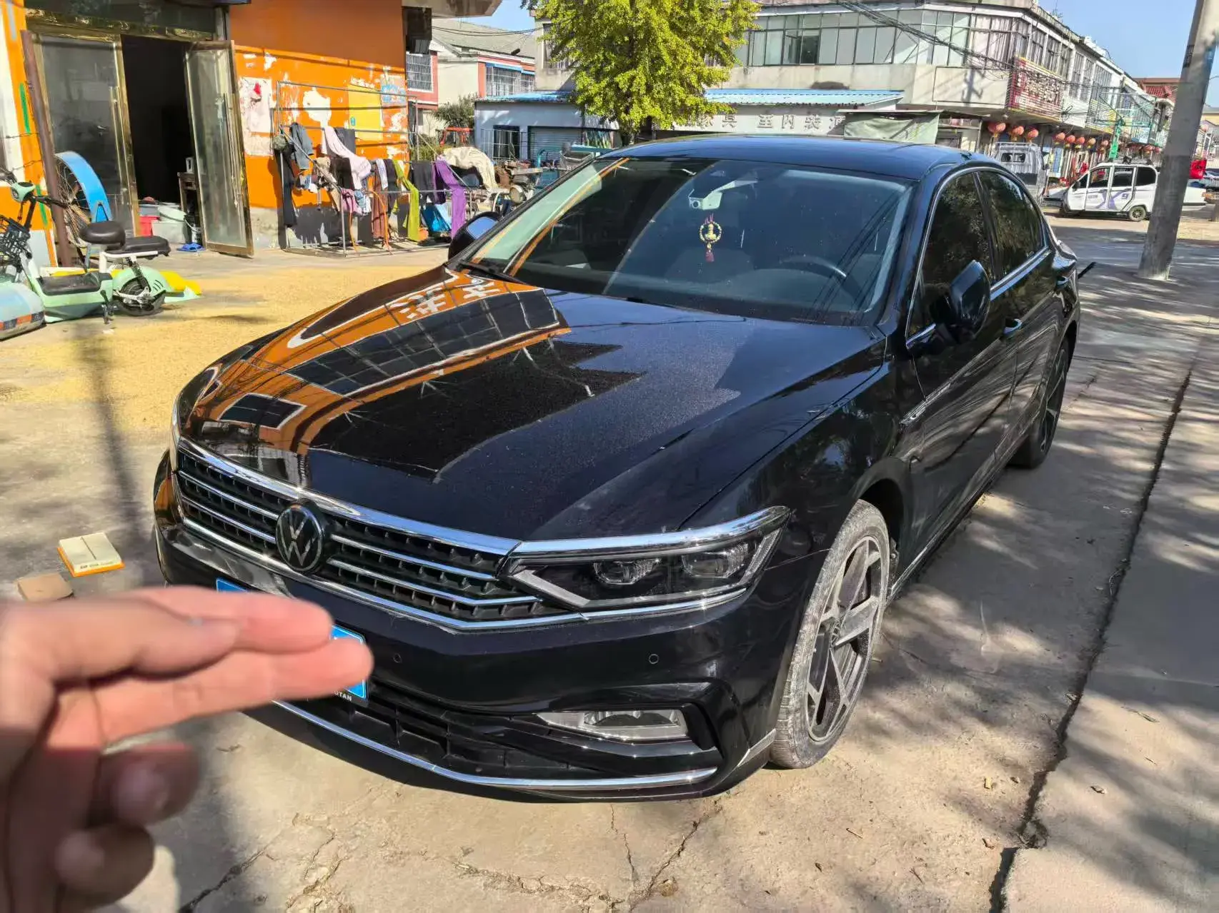 2023 VOLKSWAGEN MAGOTAN view 1