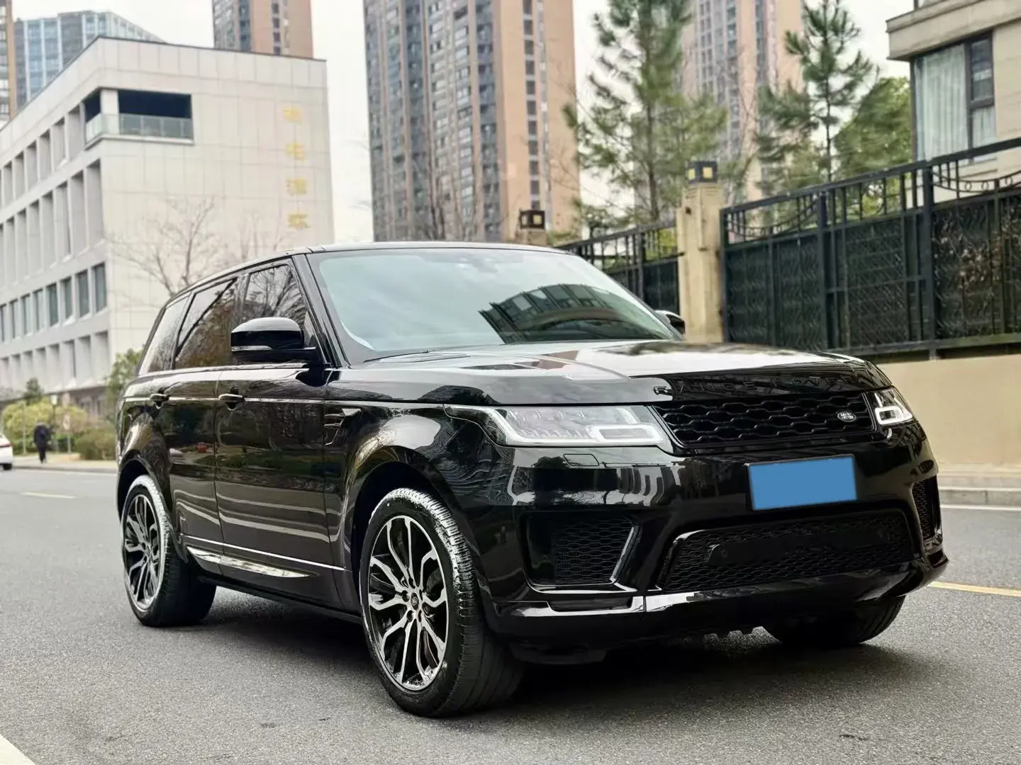 2022 LAND ROVER thumbnail 3