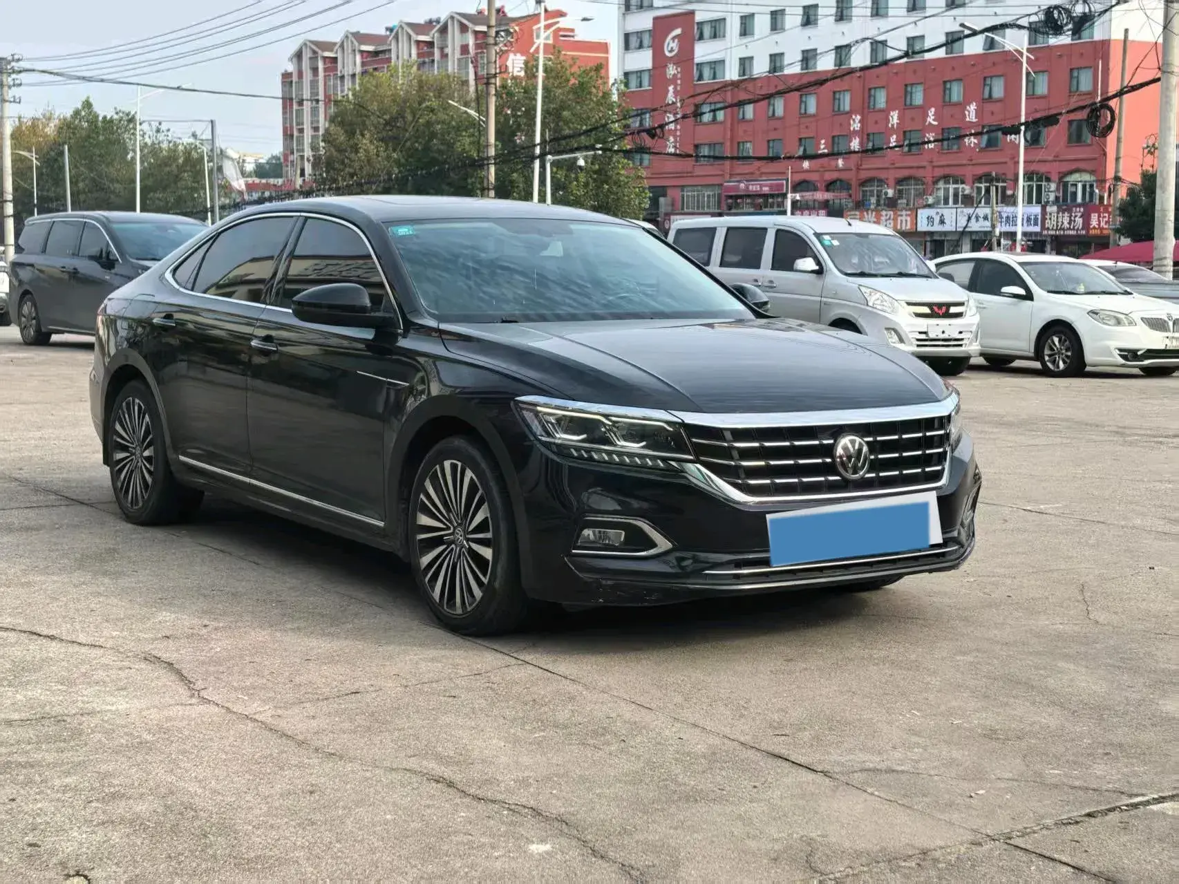 2019 VOLKSWAGEN PASSAT thumbnail 3