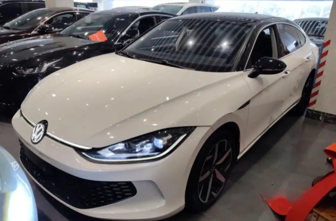 2022 VOLKSWAGEN LAMANDO view 1