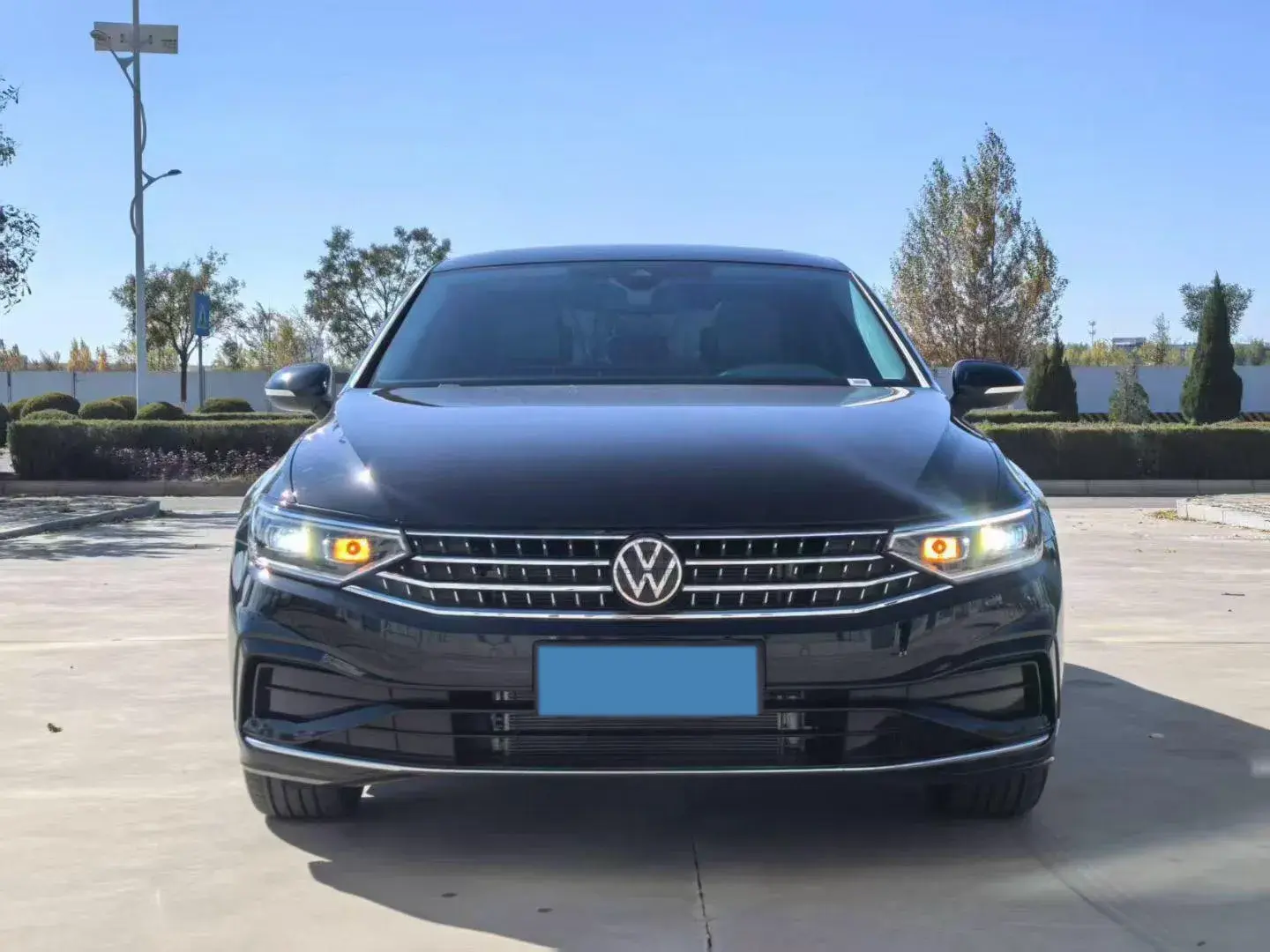 2025 VOLKSWAGEN MAGOTAN thumbnail 2