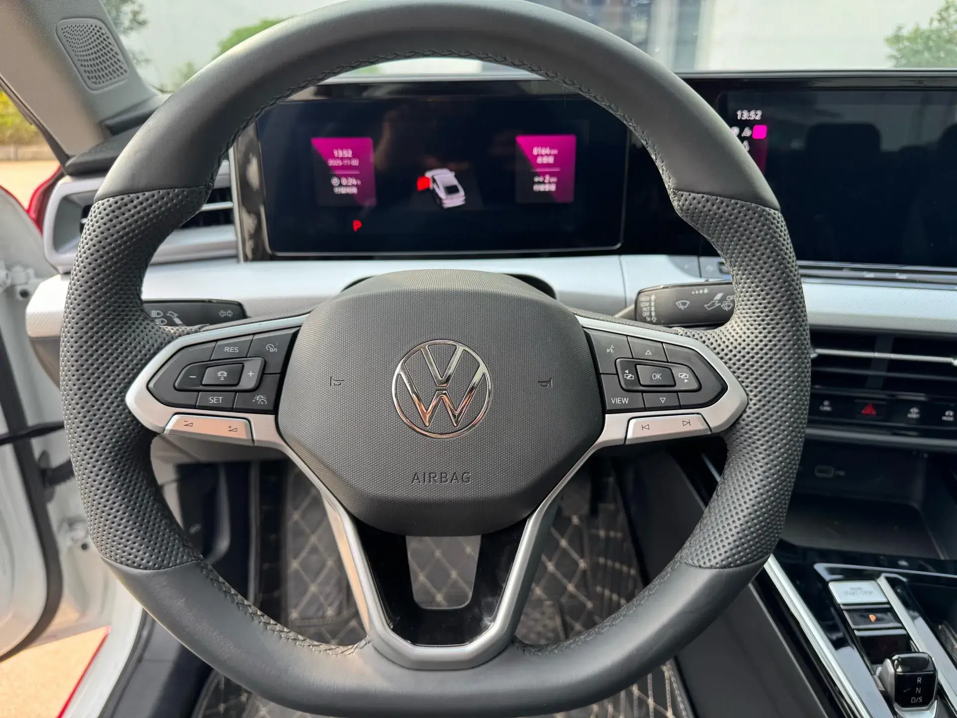 2024 VOLKSWAGEN LAMANDO thumbnail 4