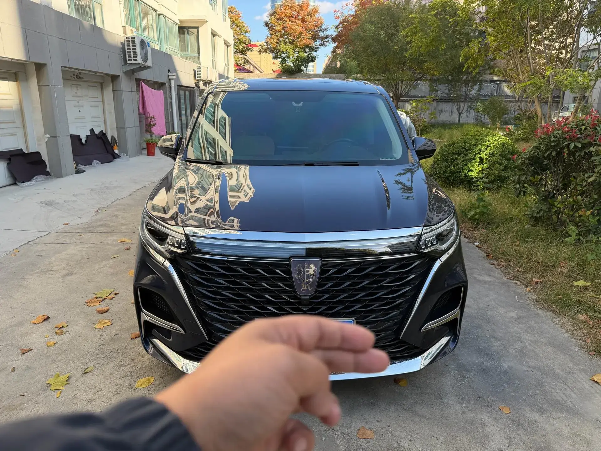 2021 ROEWE IMAX8 thumbnail 2