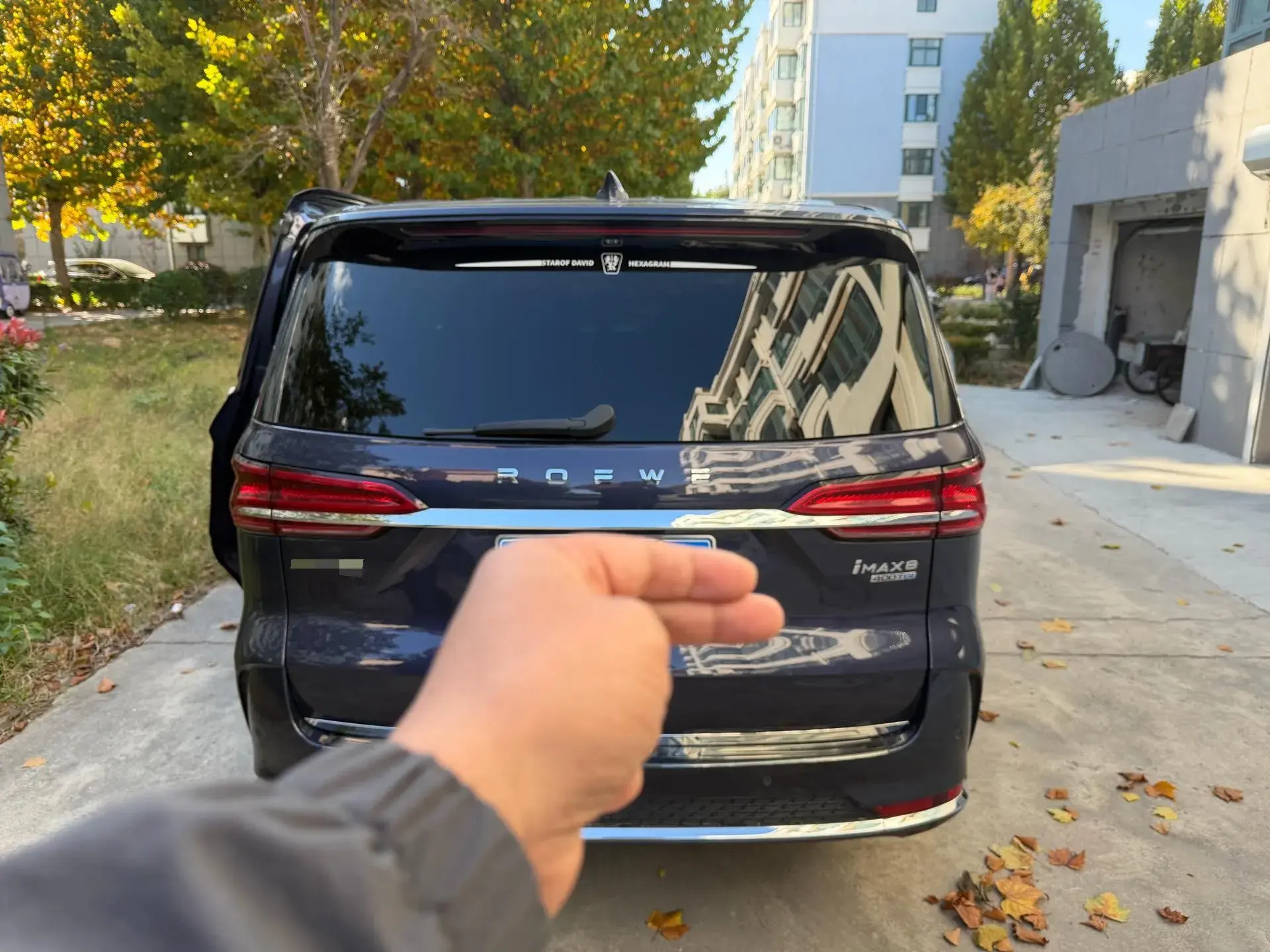 2021 ROEWE IMAX8 thumbnail 4