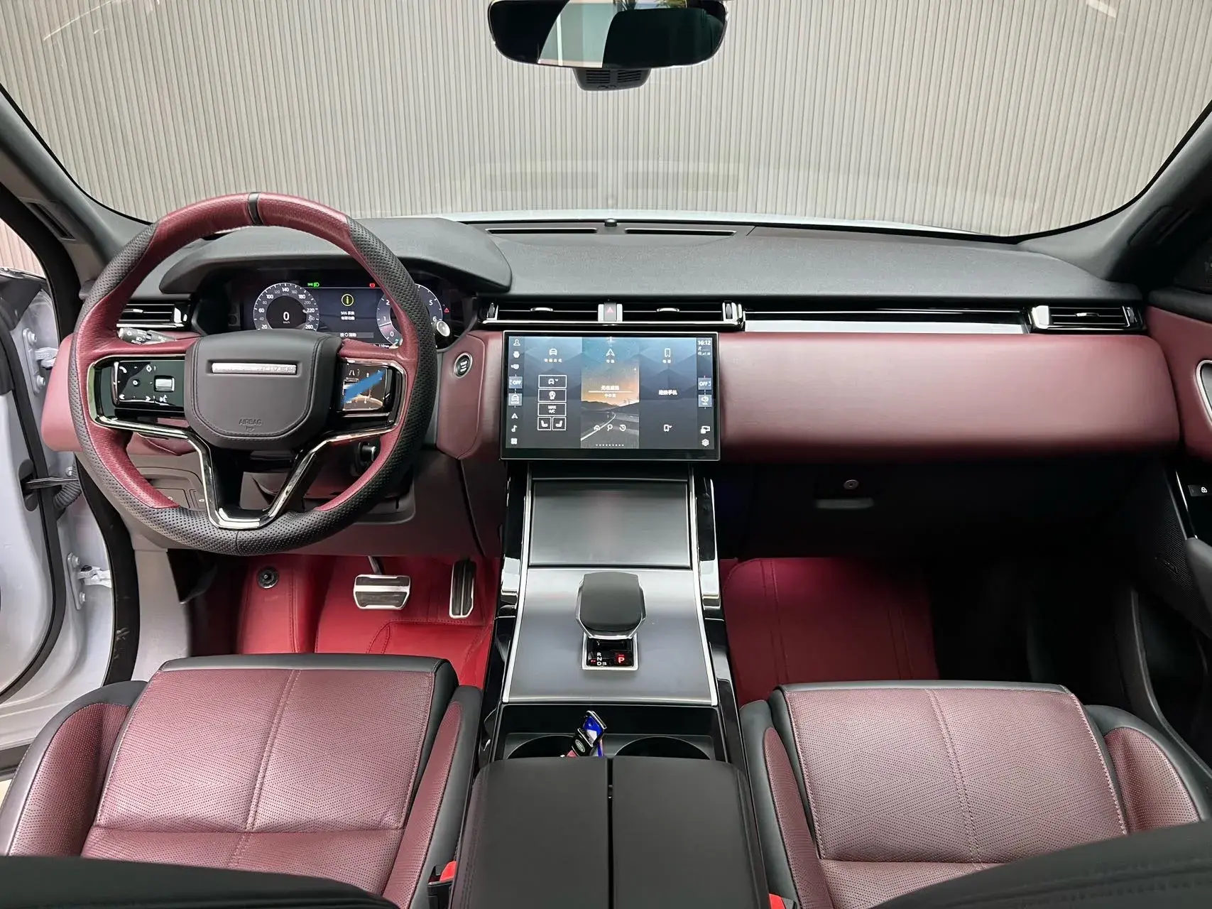 2024 LAND ROVER thumbnail 3