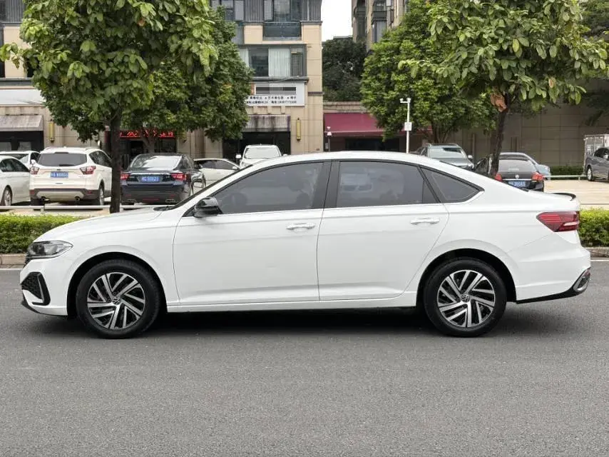 2023 VOLKSWAGEN LAVIDA thumbnail 3