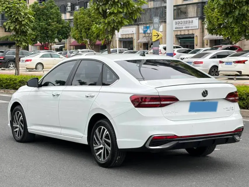 2023 VOLKSWAGEN LAVIDA thumbnail 4