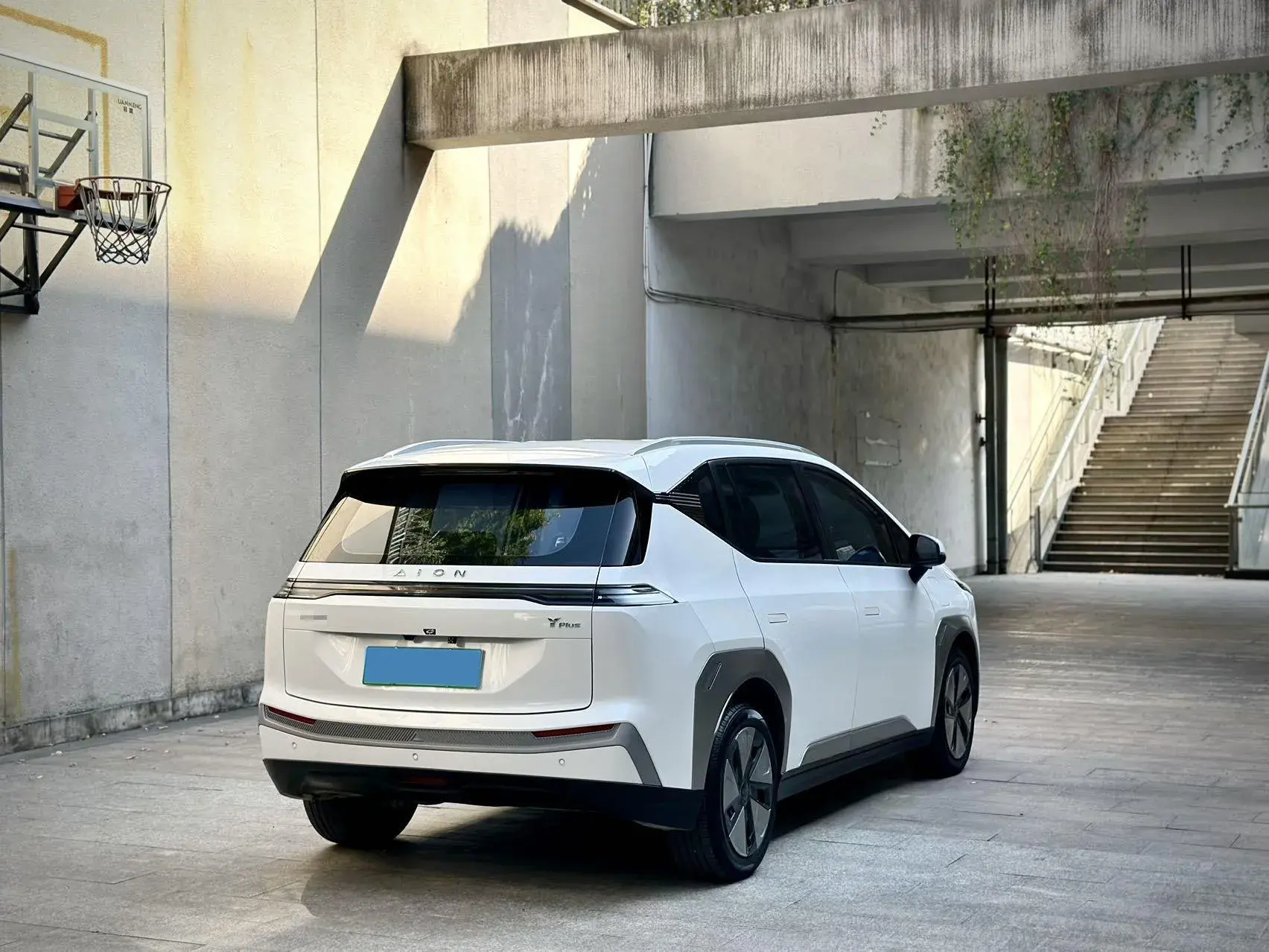 2023 AION Y thumbnail 4