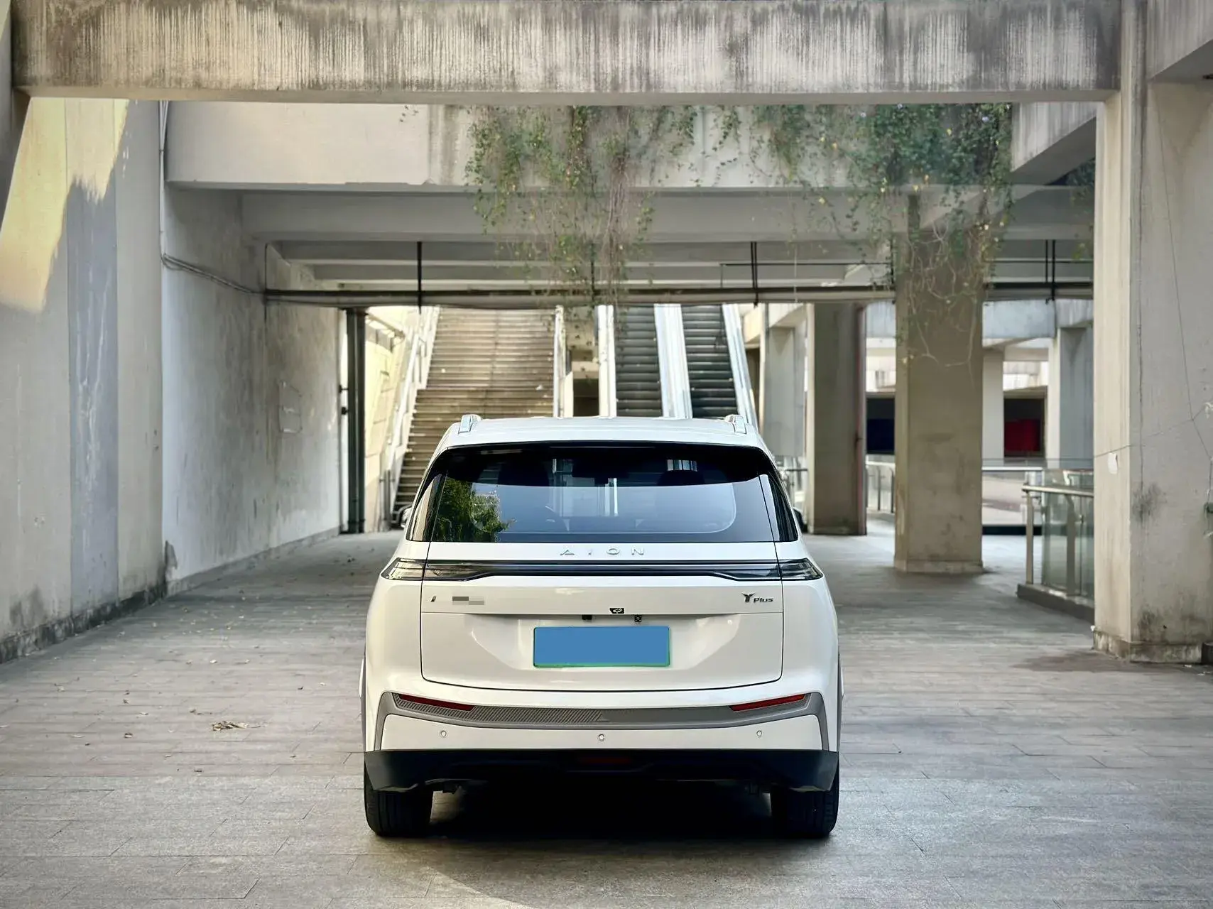 2023 AION Y thumbnail 3