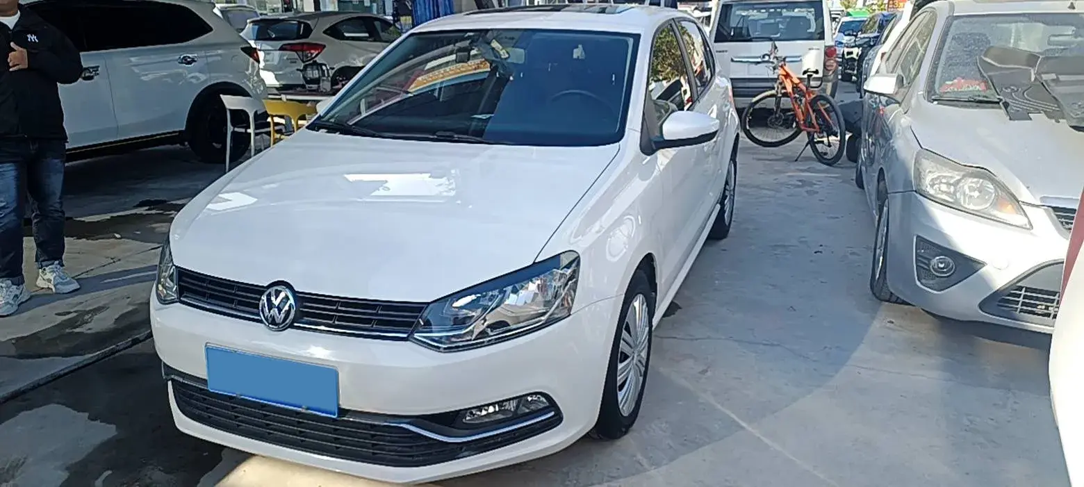2018 VOLKSWAGEN POLO view 1