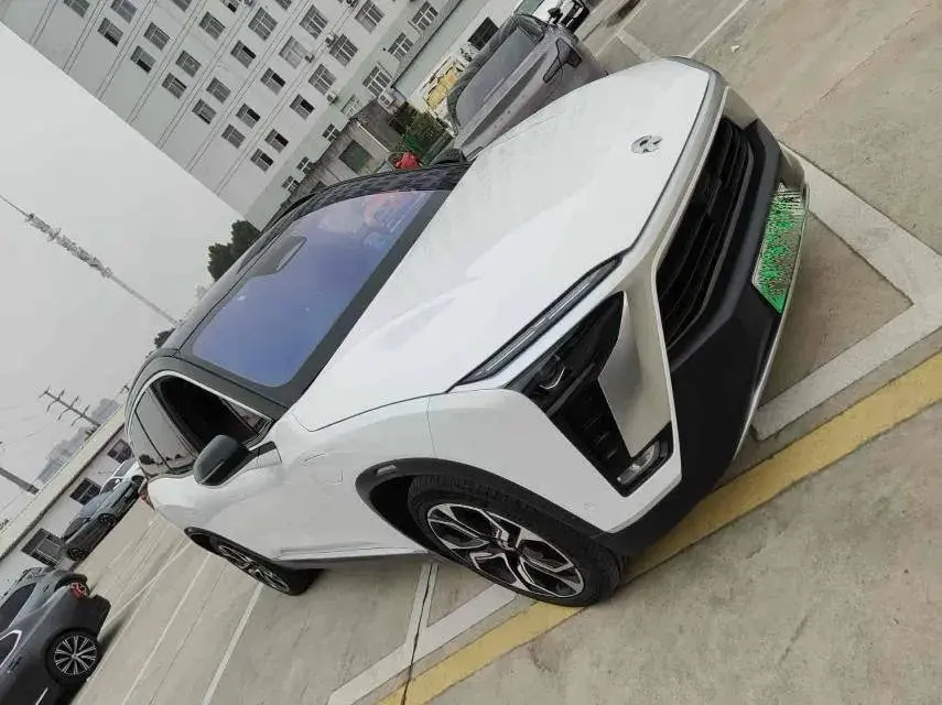 2020 NIO ES8 thumbnail 3