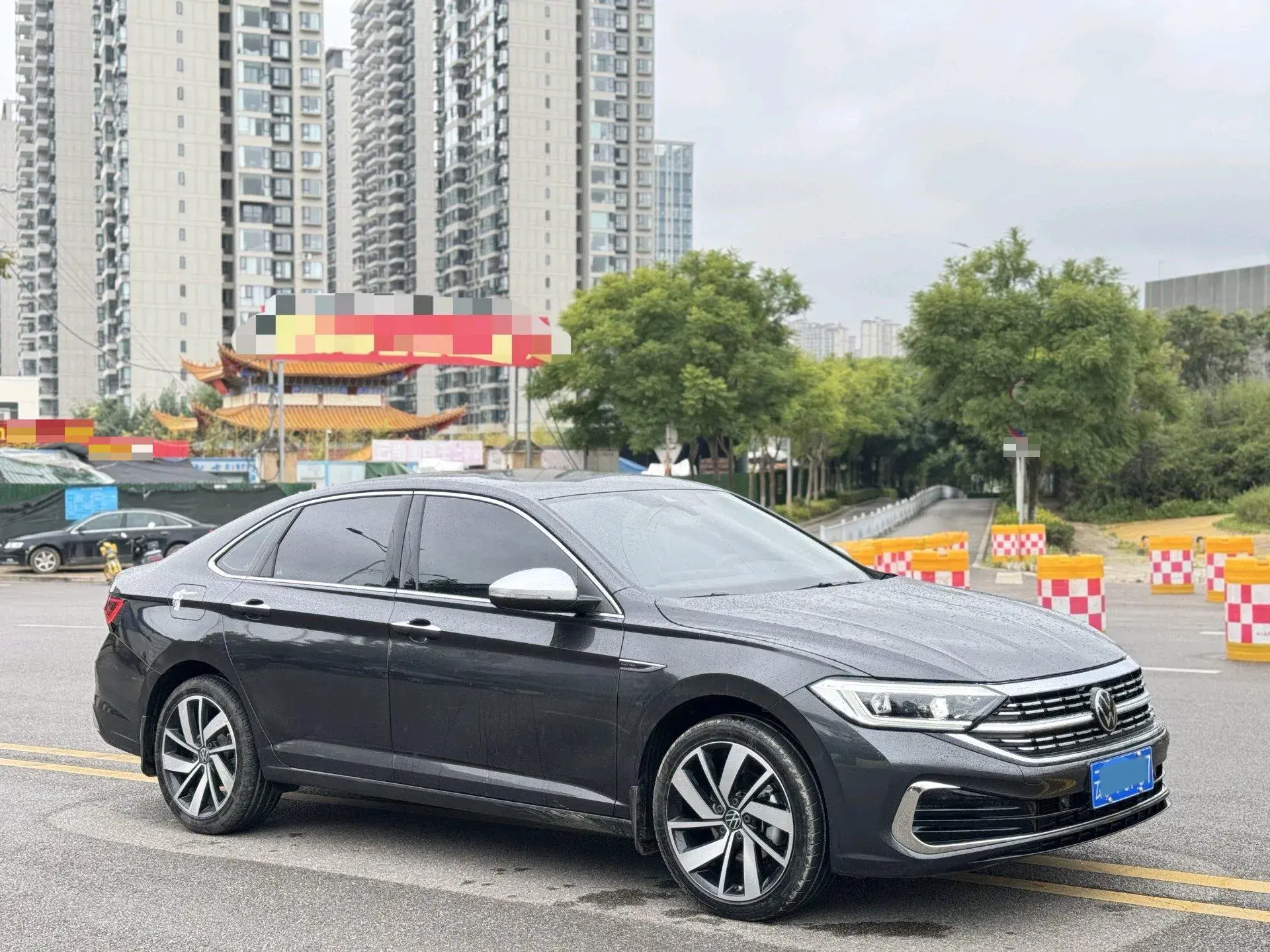 2024 VOLKSWAGEN SAGITAR thumbnail 3