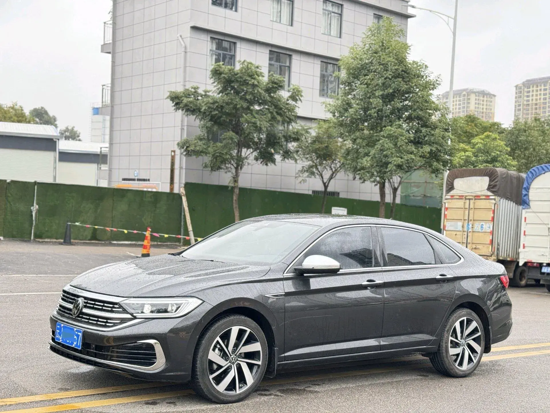 2024 VOLKSWAGEN SAGITAR view 1