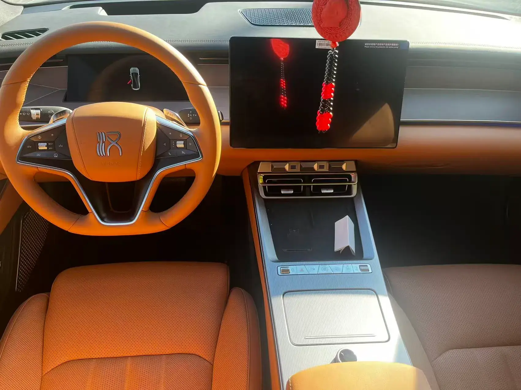 2025 BYD HANL thumbnail 4