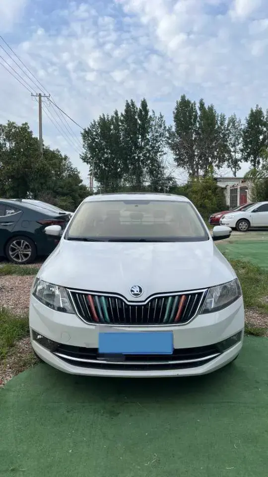 2019 SKODA RAPID thumbnail 4