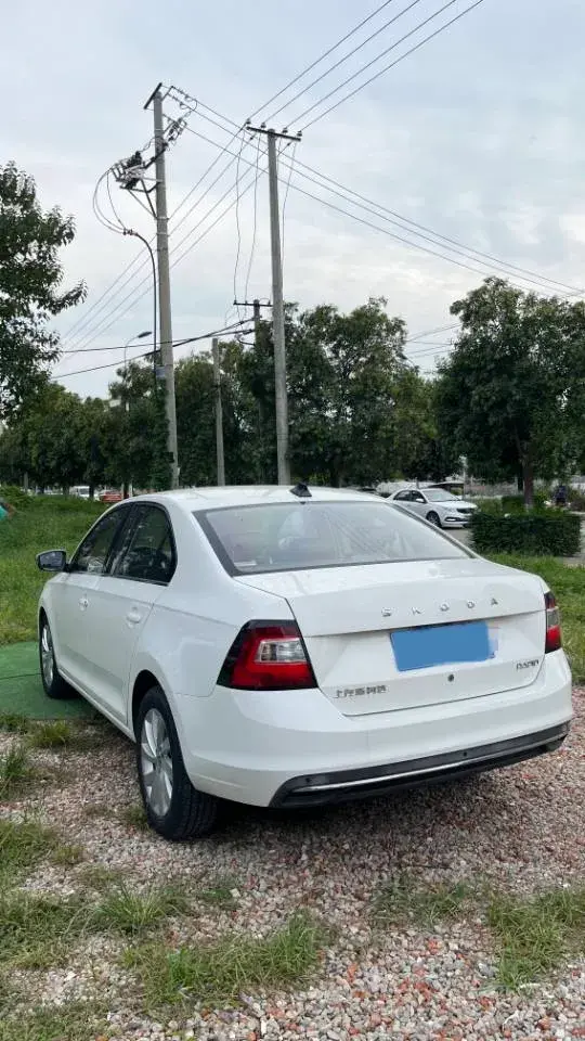 2019 SKODA RAPID thumbnail 2