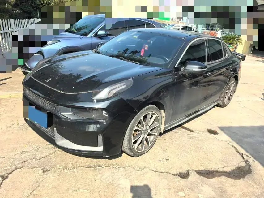 2019 LYNK&CO 03 view 1