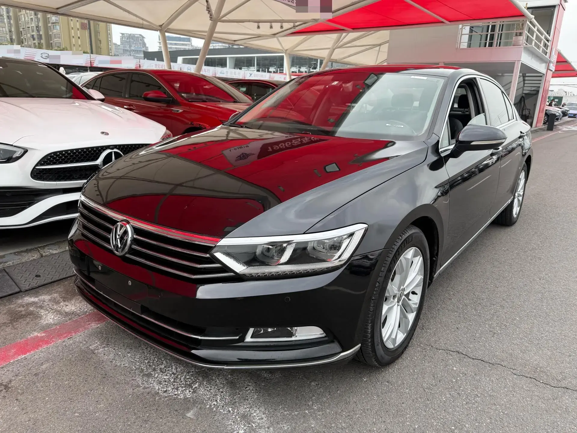 2018 VOLKSWAGEN MAGOTAN view 1