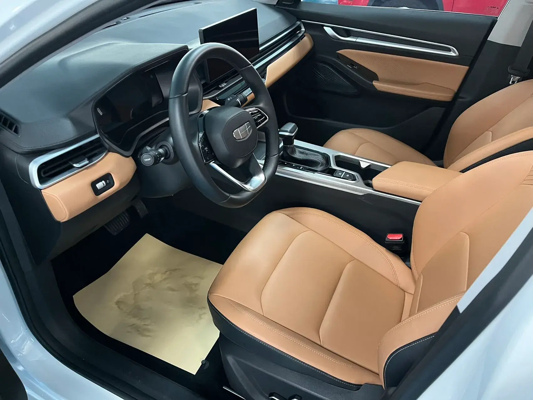 2025 GEELY EMGRAND thumbnail 4