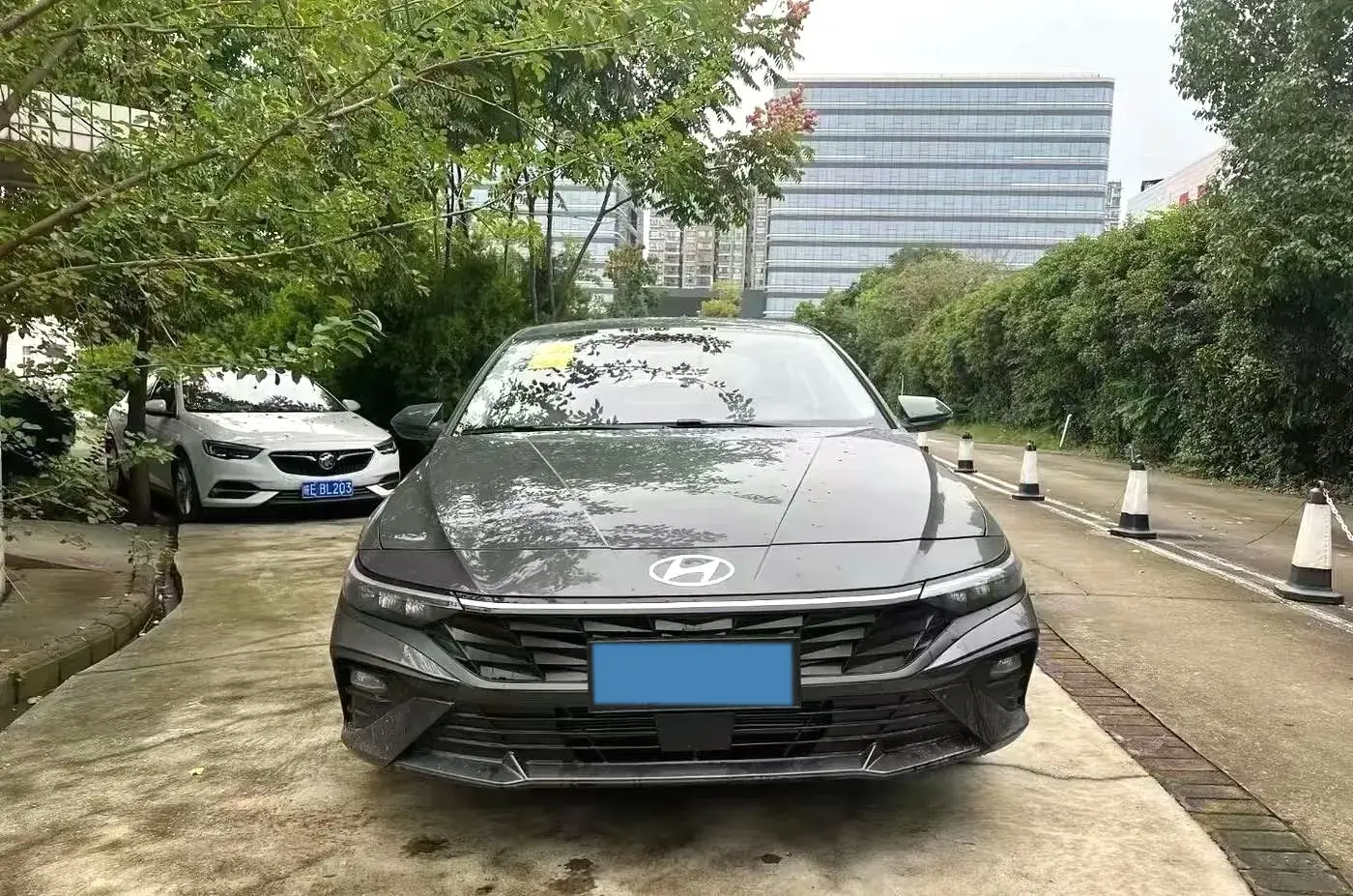 2023 HYUNDAI ELANTRA thumbnail 2