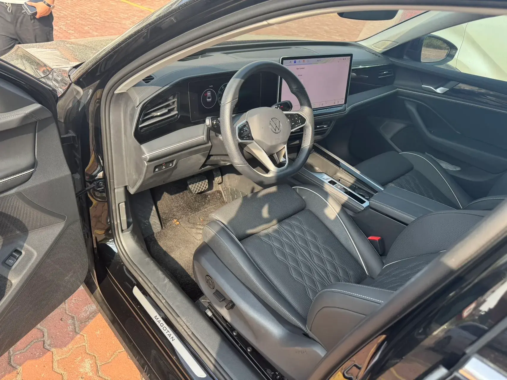 2024 VOLKSWAGEN MAGOTAN thumbnail 3