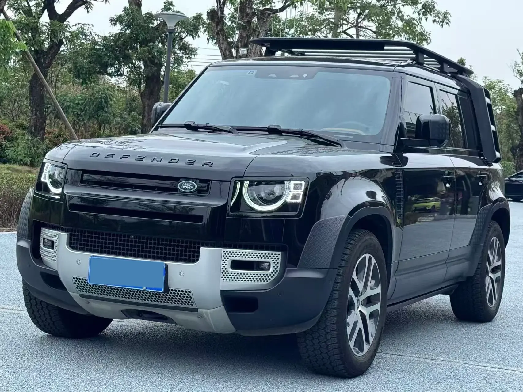 2024 LAND ROVER view 1
