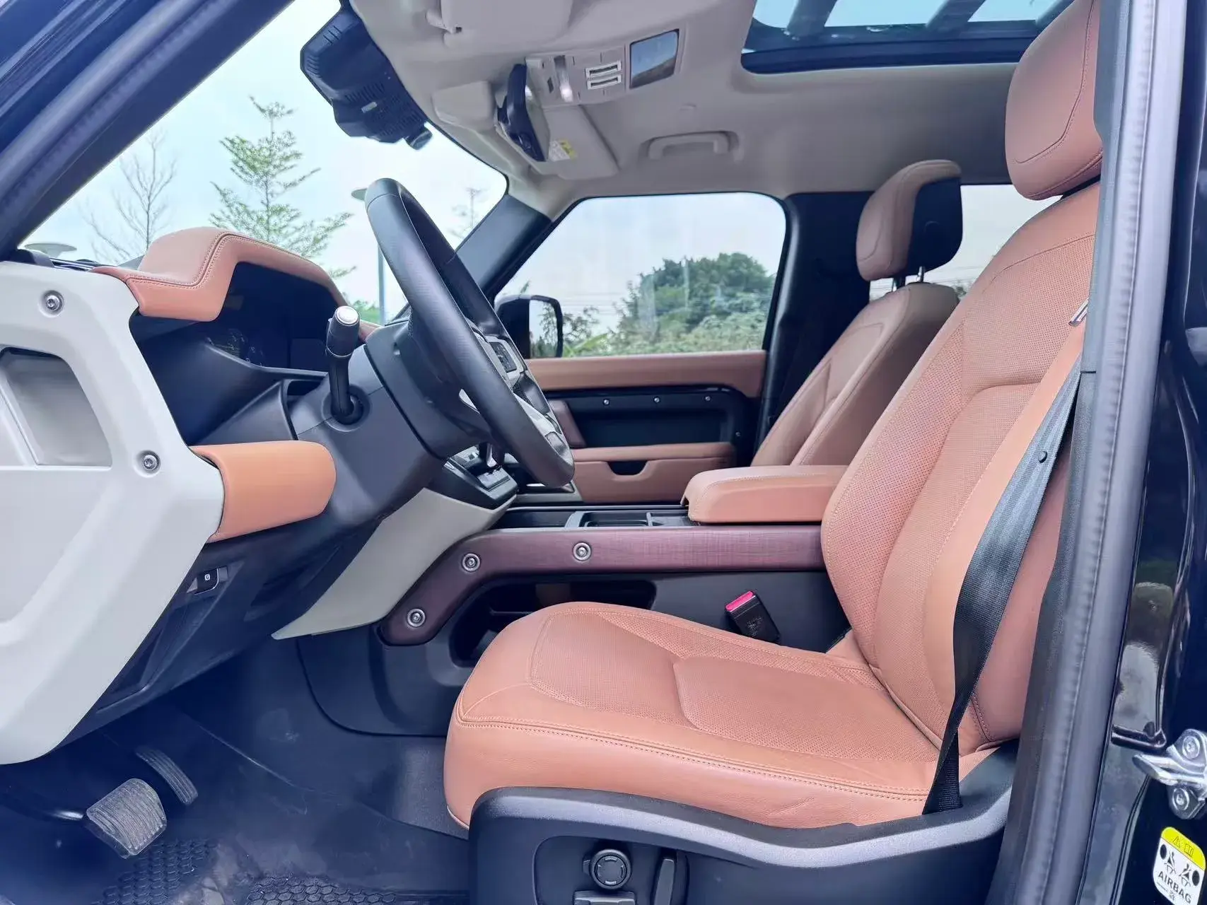 2024 LAND ROVER thumbnail 4