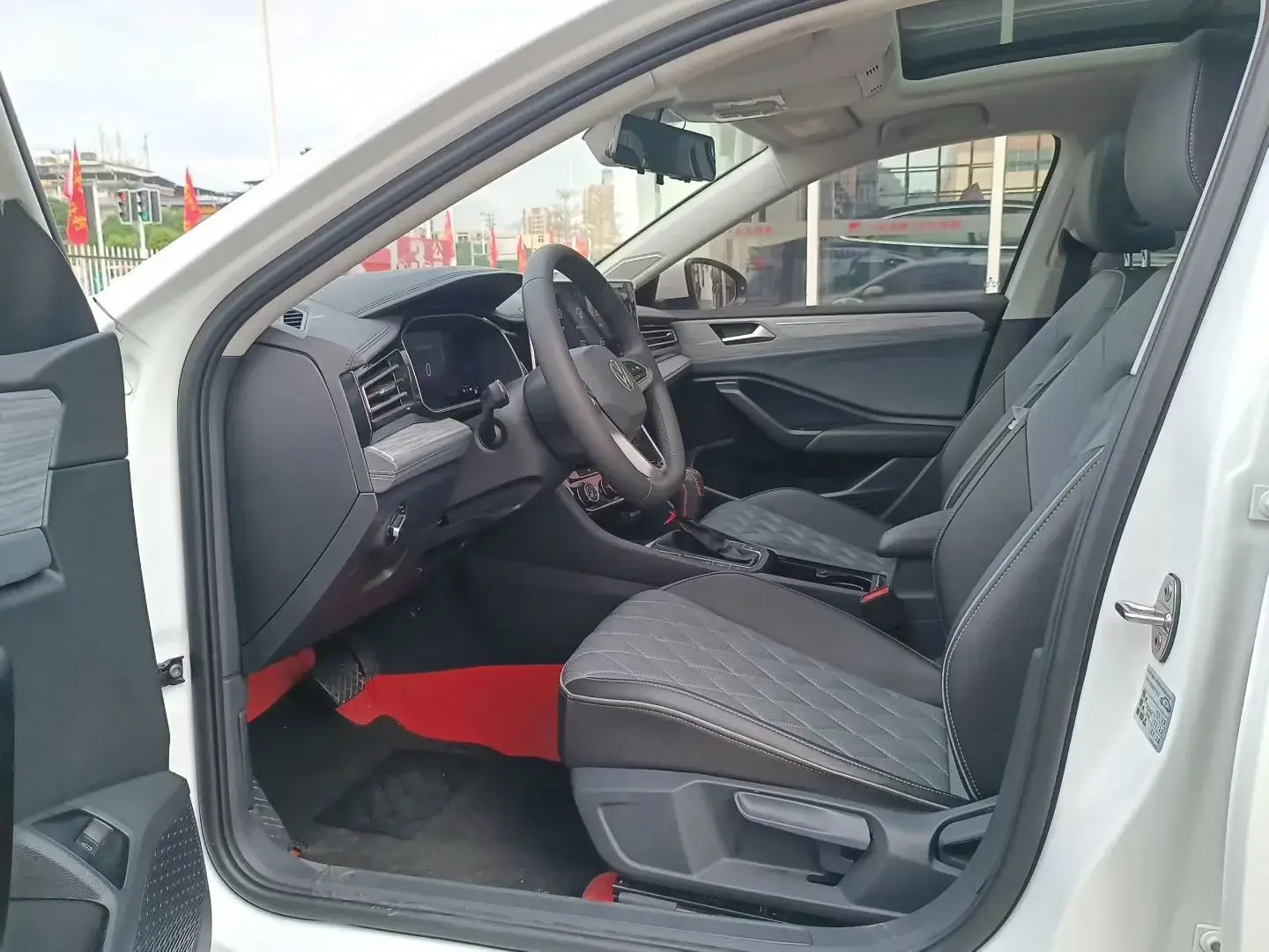 2024 VOLKSWAGEN SAGITAR thumbnail 4