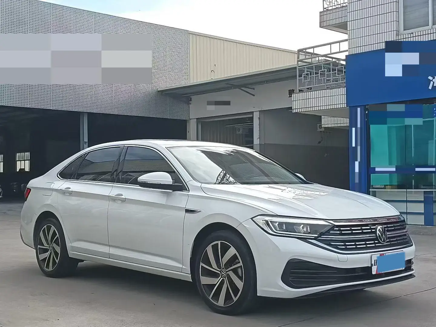 2024 VOLKSWAGEN SAGITAR thumbnail 3