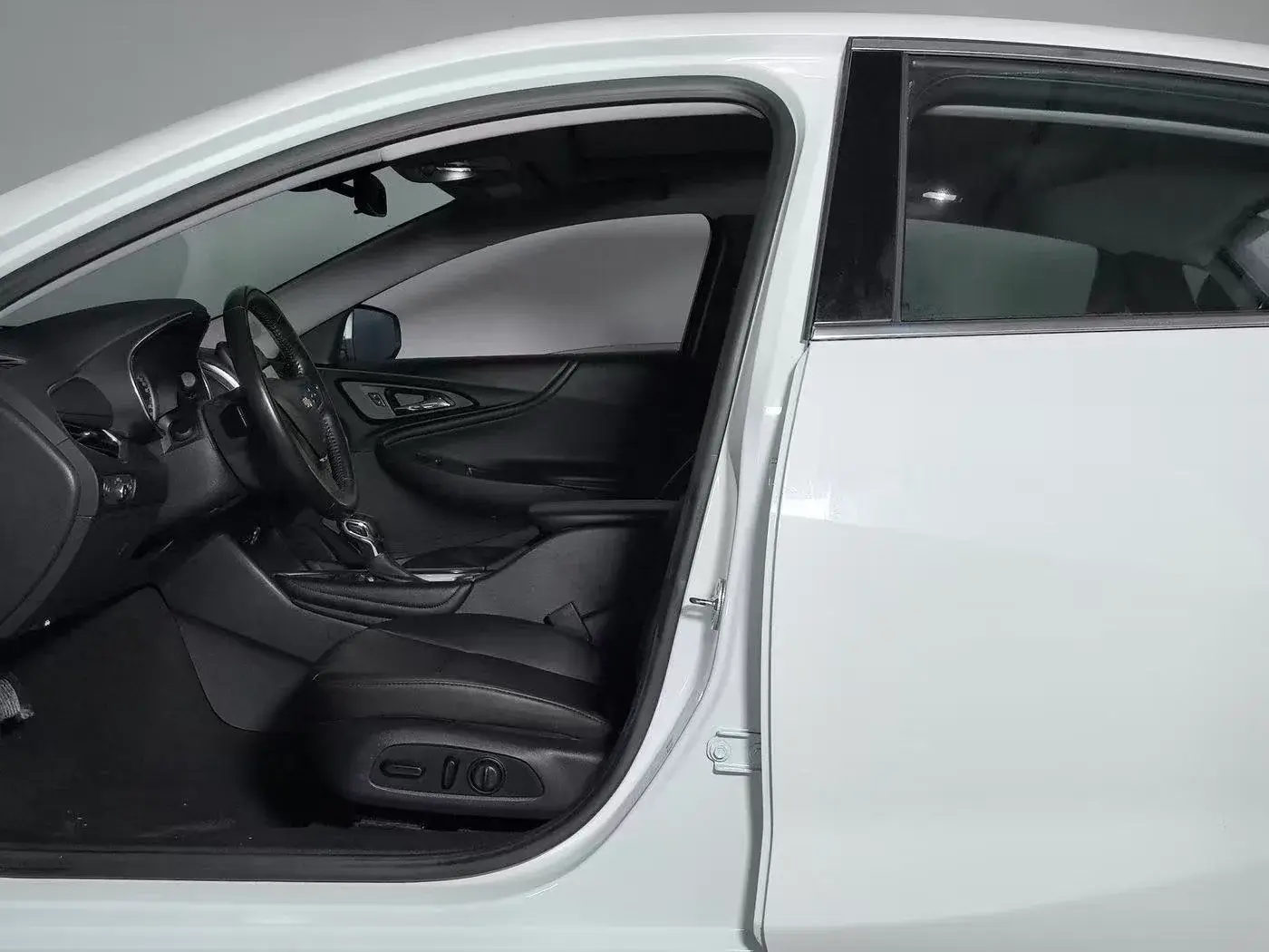 2022 CHEVROLET MALIBU thumbnail 4