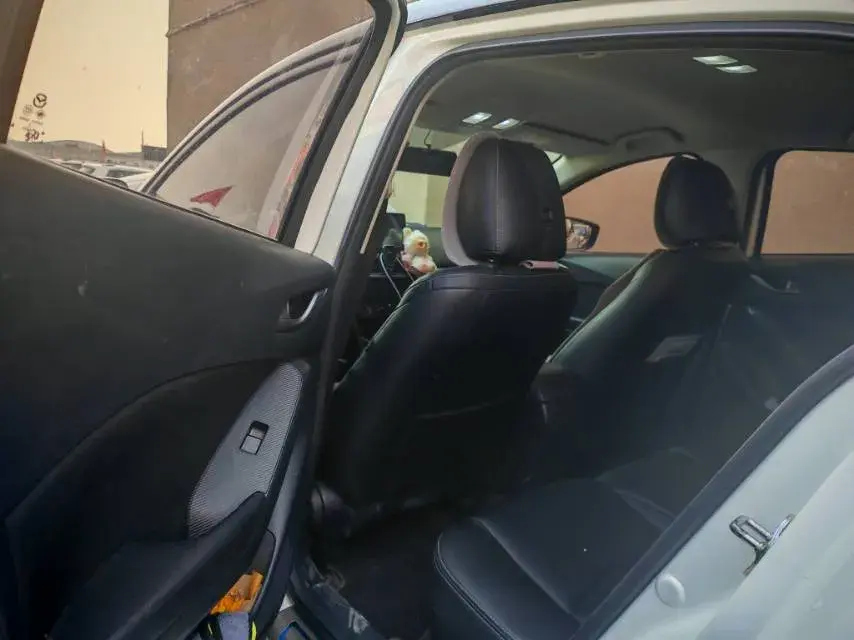 2017 MAZDA 3 thumbnail 4