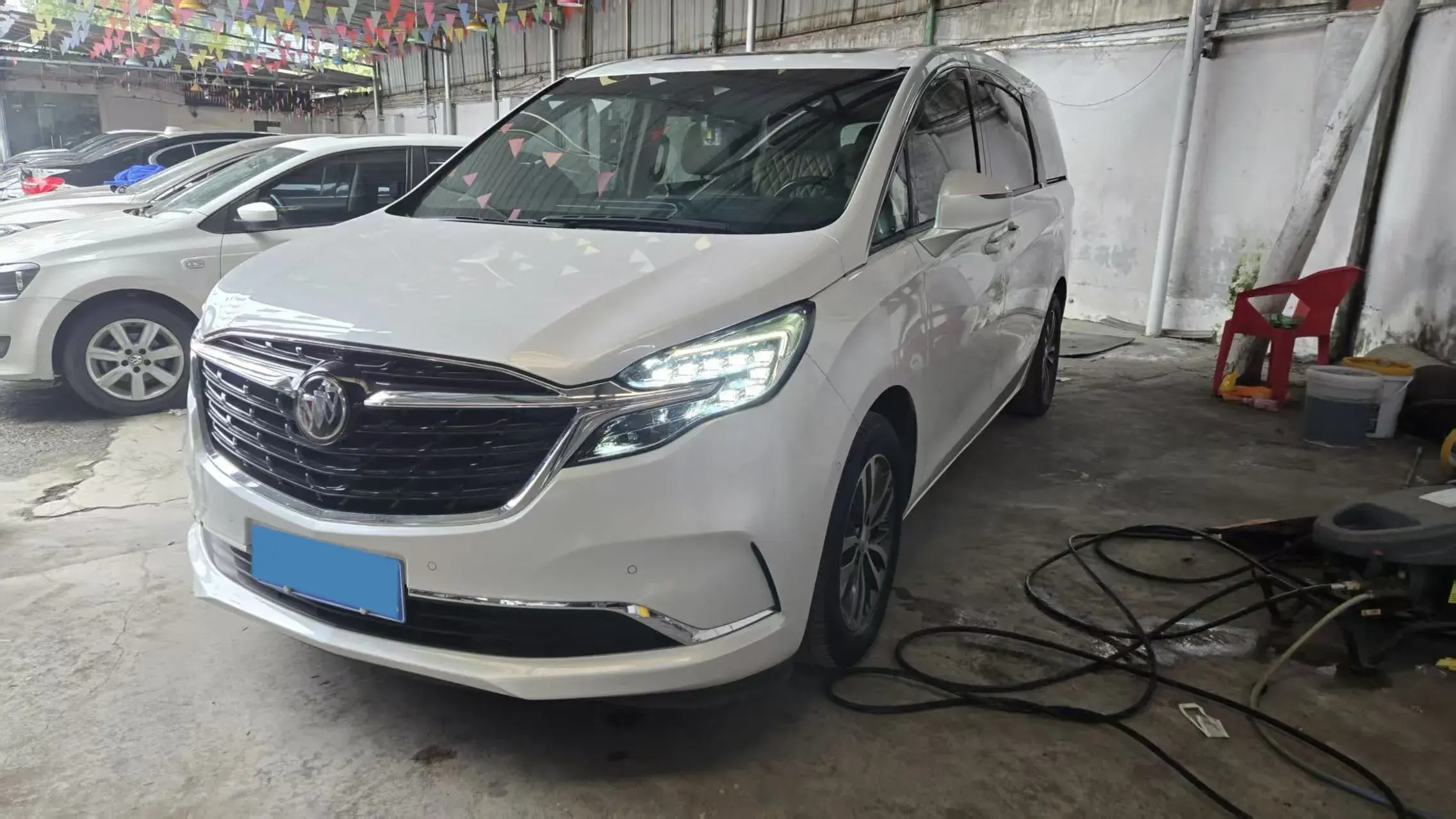 2018 BUICK GL8 view 1