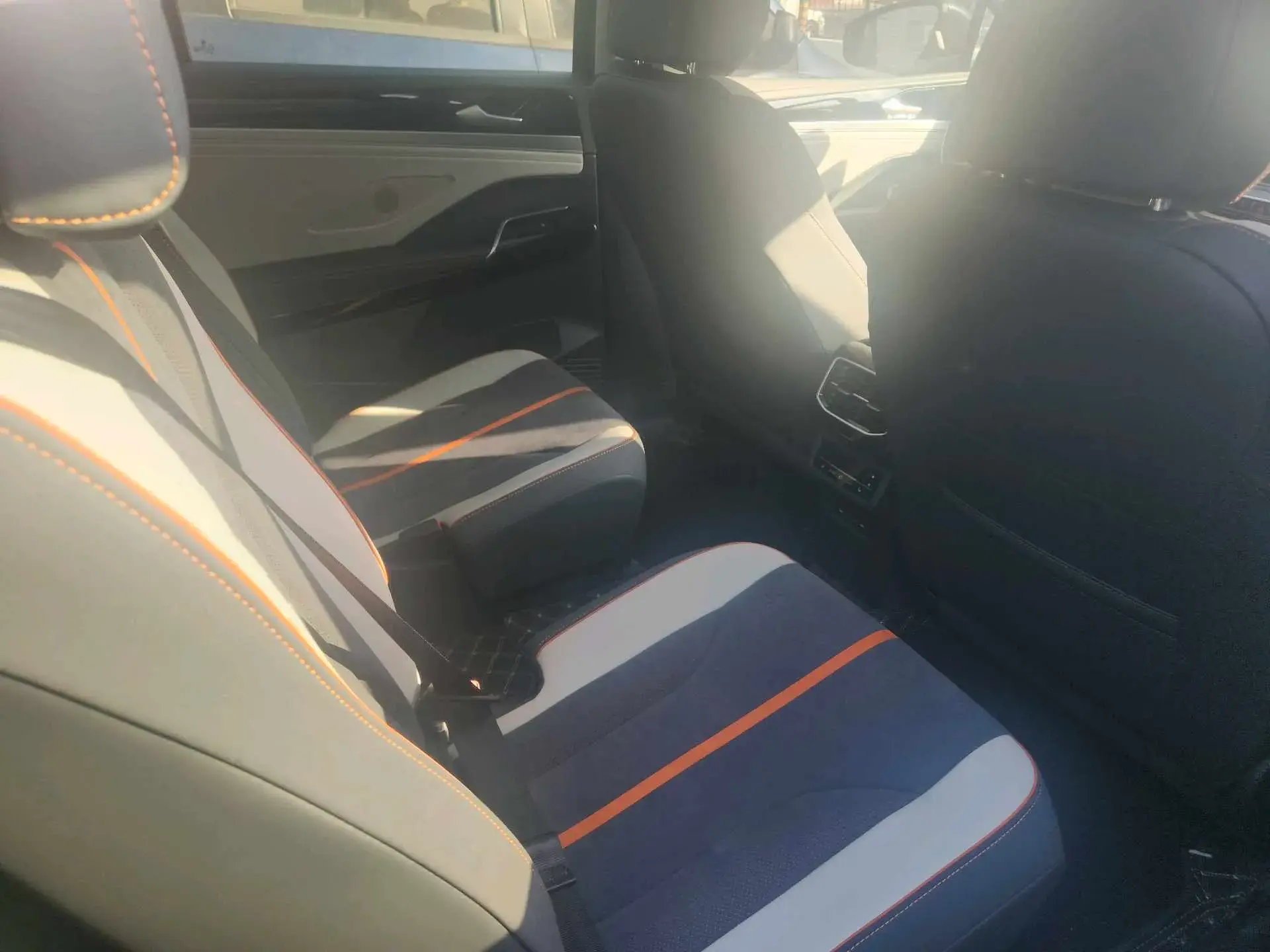 2022 VOLKSWAGEN ID.6 thumbnail 3